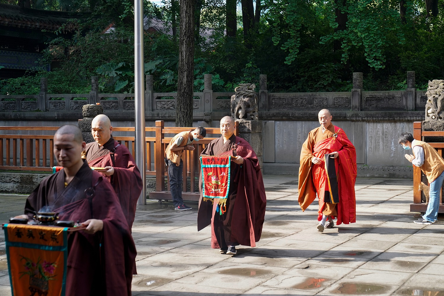 1 恭迎宏琳法师.jpg